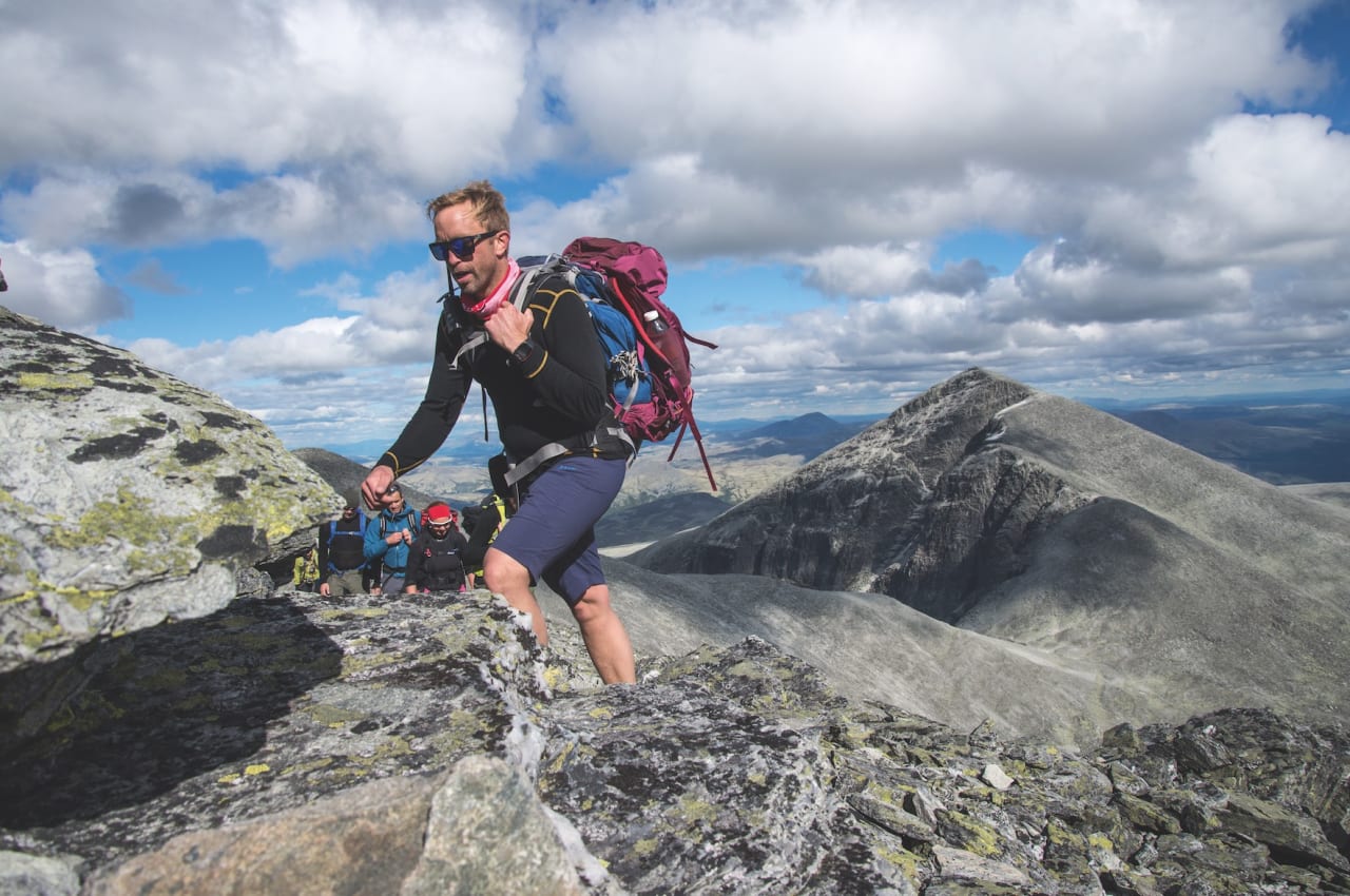 VEIVISER: Øystein Gården vet hvor han skal flytte beina. Foto: Maria Kleiven