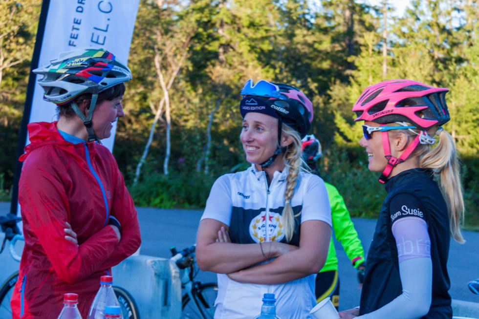 FELLESSKAP: Line Holst, Charlotte Lie og Ingema Vik deler erfaringer på Tryvann etter Oslos Klatrekonge 2016. Foto: Caroline Vamnes Sagene-Klatrekonge-Ladies-Edition - Caroline Vamnes 1400x933