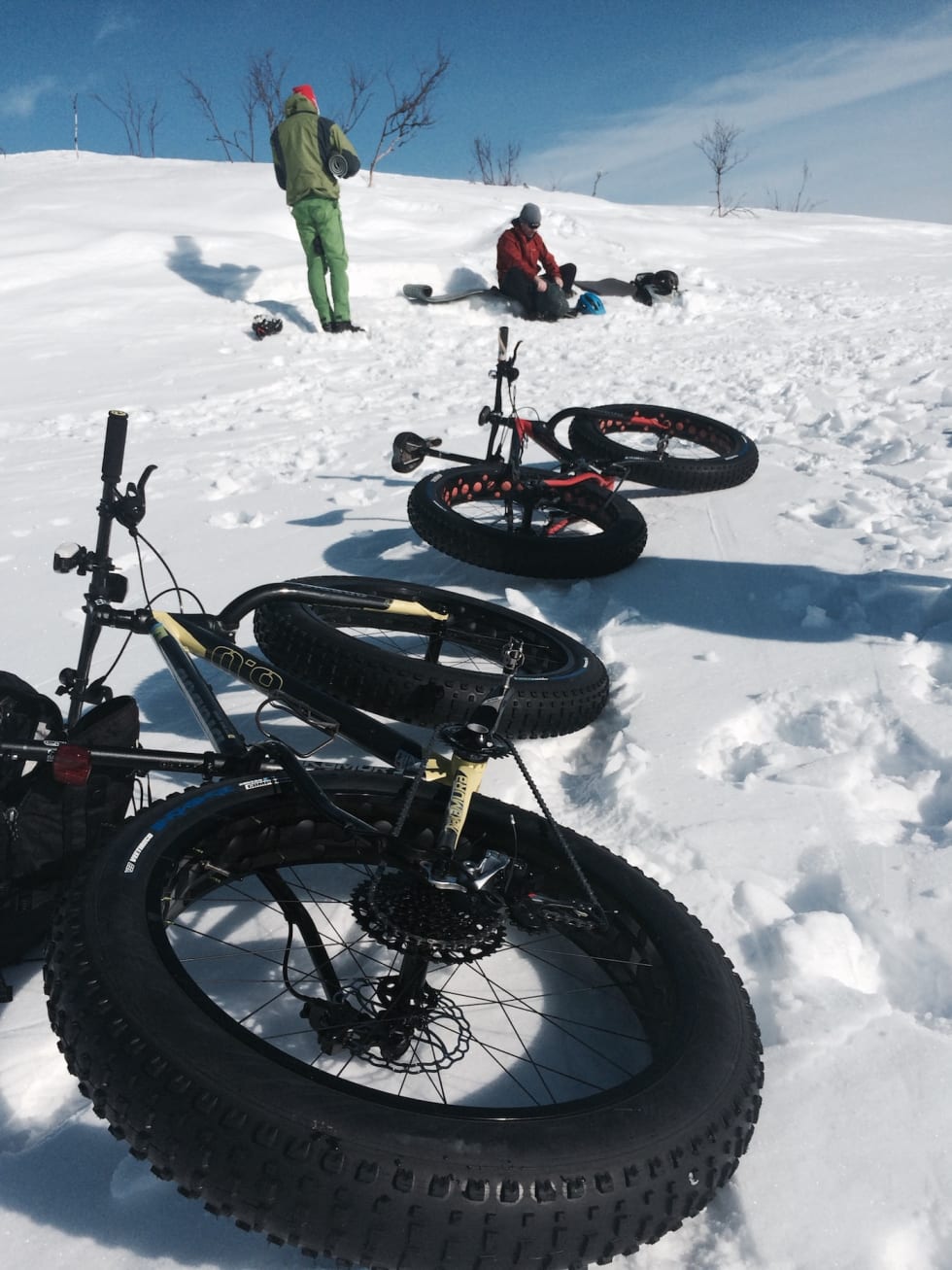 PAUSE: Linda Treseng og reisefølget nøt å ha god tid til å kunne stoppe når som helst. Finnmark Pause - Privat - 1400x