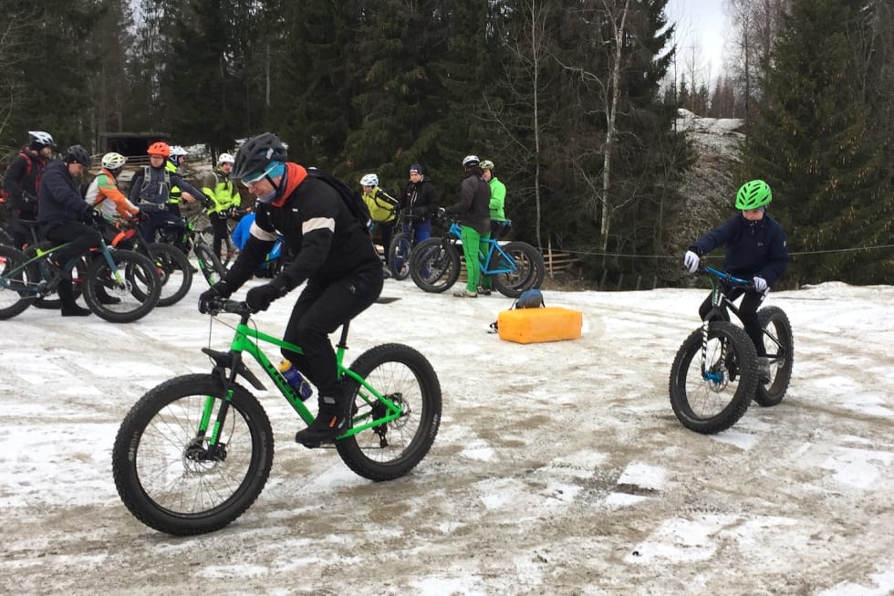 Ferdighetsløype og område der det kan trenes på slikt som saktesykling blir hovedfokus for den nye klubben i vinter. Her fra saktesyklekonkurransen på Global Fatbike Day i fjor. Foto: Trond Dyrnes Saktesykling - Trond Dyrnes 1400x933
