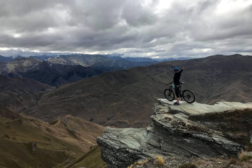 Hilde Sangesland Strædet på toppen av Coronet Peak. Foto: Marcio Franco Hilde Sangesland Strædet - Coronet Peak - Foto Marcio Franco 1400x933