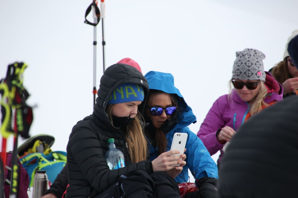 Noen velger å gå turer på egenhånd, andre går guidede turer fra festivalmenyen. Foto: Håvard Myklebust