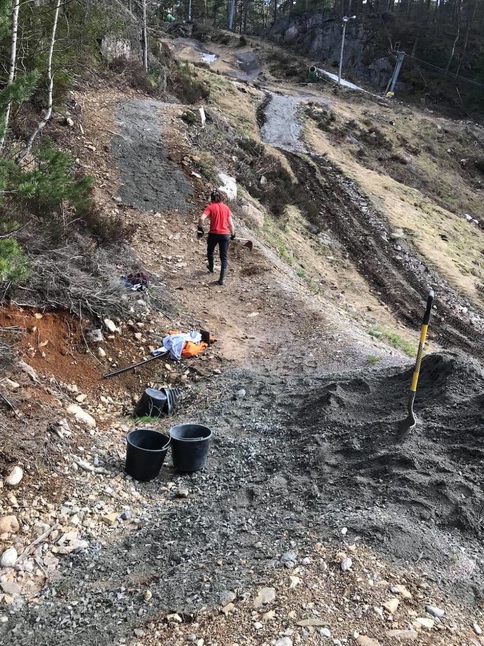 Det er lagt ned mange dugnadstimer for å kunne åpne Kristiansand Sykkelpark. Foto: Hilde Sangesland Strædet Dugnad 1000x