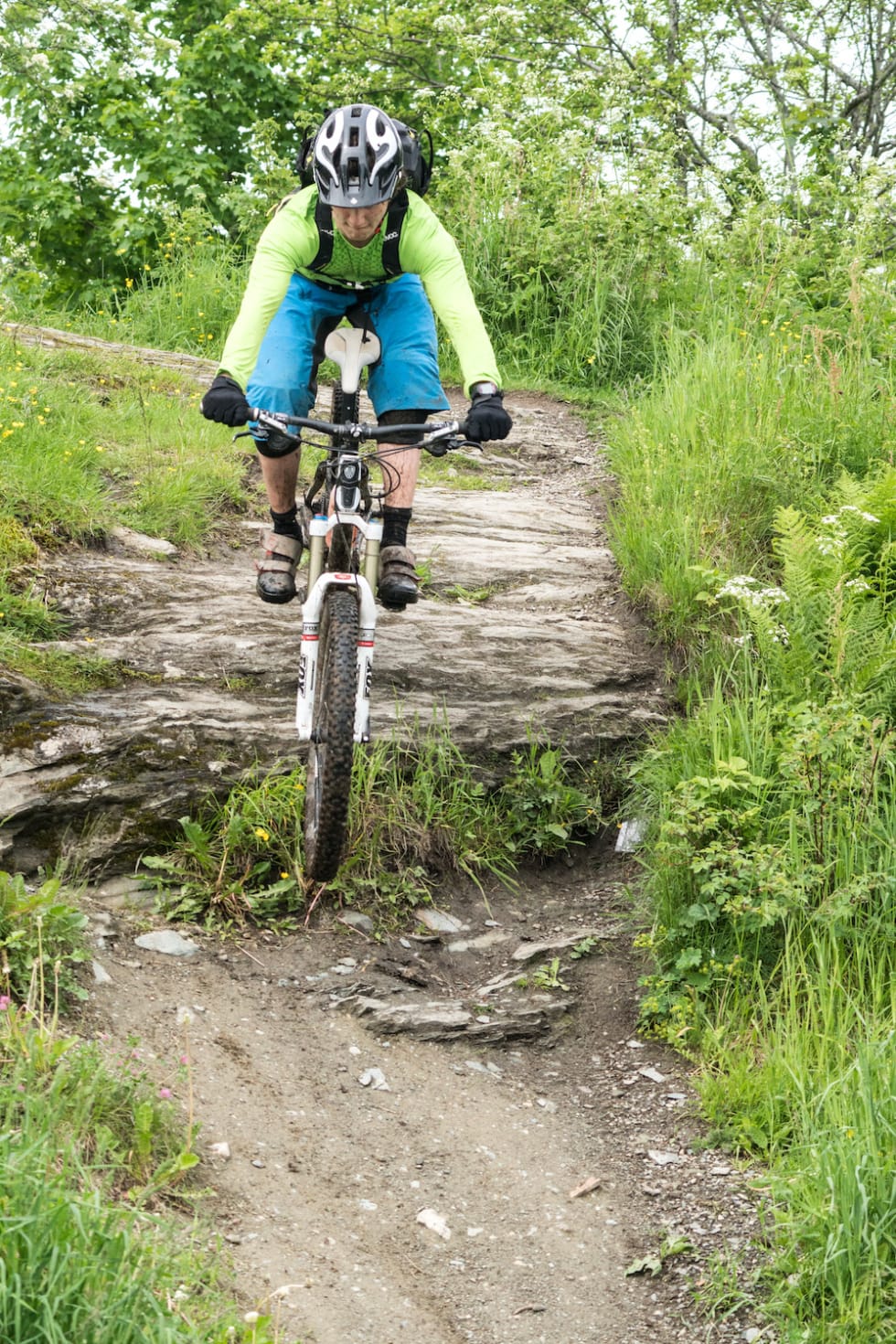 Godt bak setet utfor droppet. TRD Stisykkelfestival dropp 1000x1500