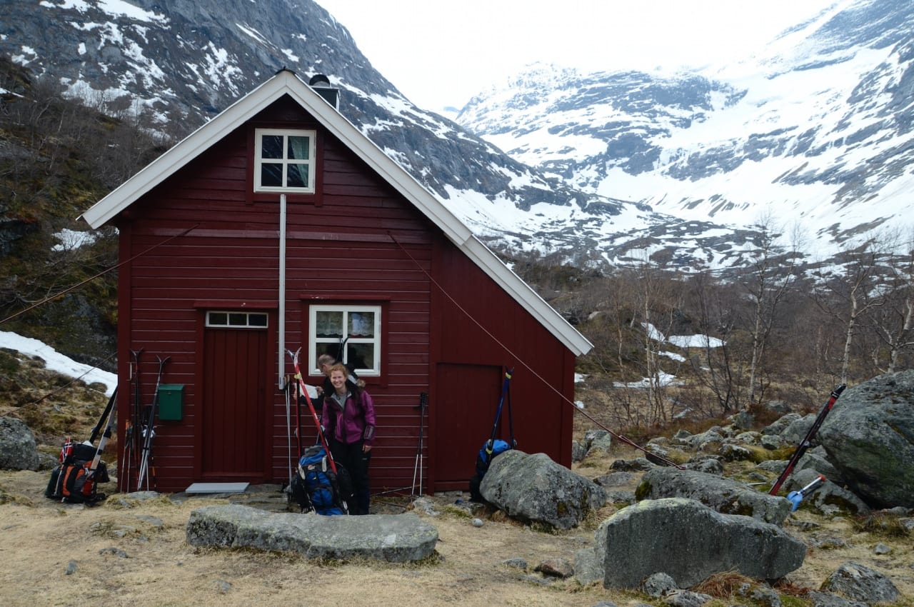 TIDLIGSTART: Vetledalsseter er et bra utgangsounkt for tur over Jostedalsbreen. Foto: Sandra L. Wangberg