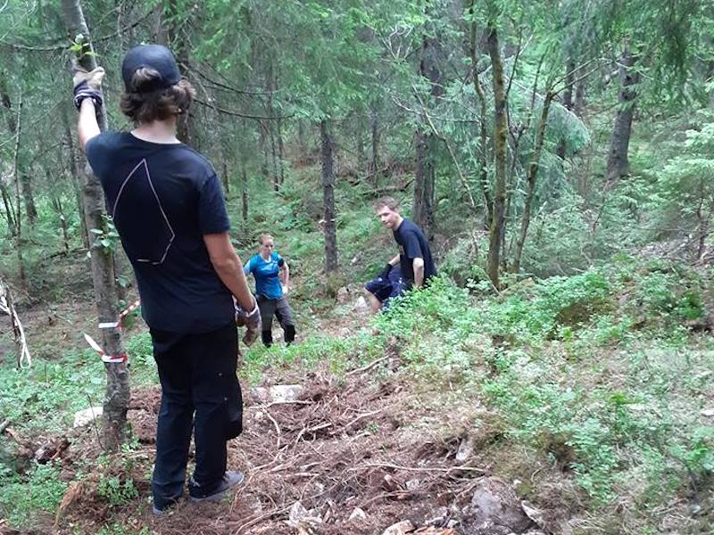 De som vil ha ekstra inngående kjennskap til etappene i Oslo Enduro kan bli med på løypedugnadene fram mot rittet. Foto: Roy Ripe Dugnad Oslo Enduro July 2018 - Roy Ripe 800x600