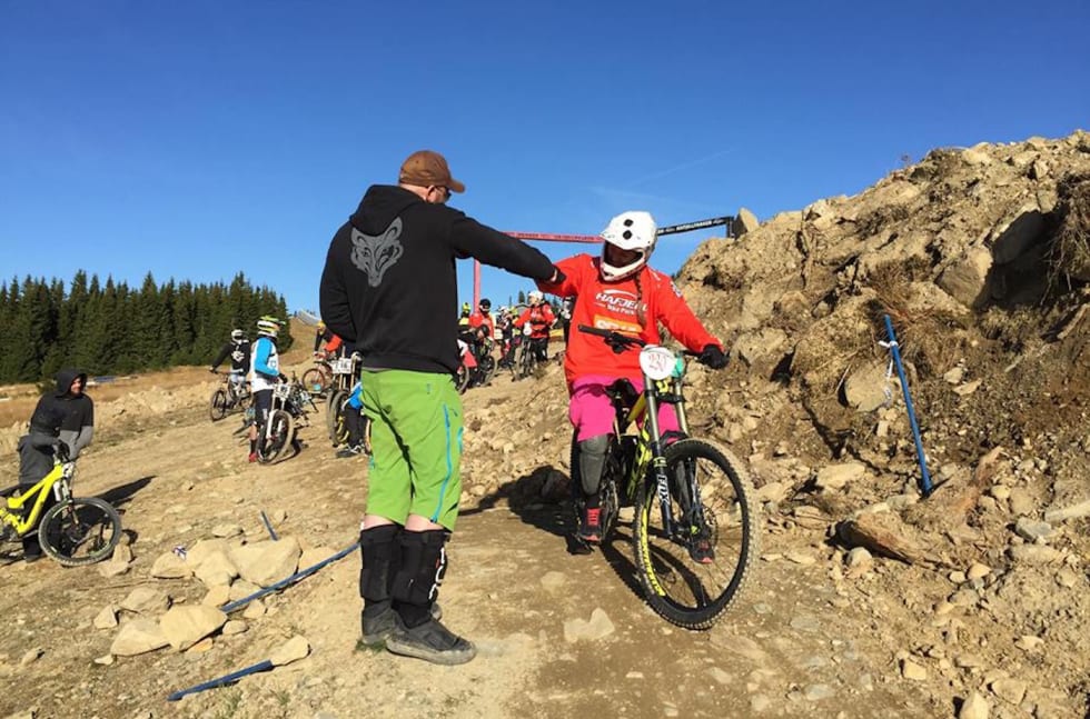 Marina Staubo tok sjansen på å prøve seg på Chainlesskonkurransen under jentecampen i Hafjell i fjor. Foto: IVRIG chainless competition - Marina Staubo 1400x924
