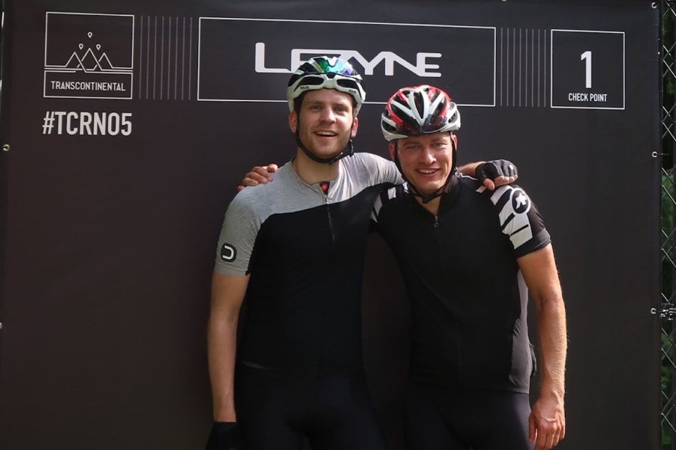 KOMPISER: Eivind Tandrevold og Anders Rommen Syvertsen er sammen 24 timer i døgnet på rittet mellom Belgia og Hellas. Det går knirkefritt. Foto: Privat Eivind Tandrevold - Anders Rommen Syvertsen - Schloss Liechtenstein 1400x933