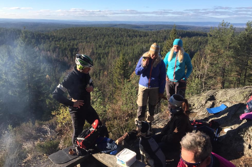 Utsikten kunne ingen klage over. Foto: Trond Dyrnes Fellestur Sørmarka Stisykkelklubb view Oct 28-18 Trond Dyrnes 1400x933