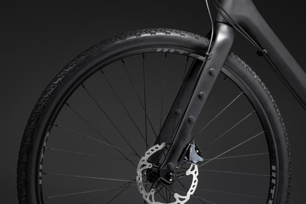 STORE DEKK: Du kan bruke 42 mm dekk på 700-felger, eller opptil 47 mm dekk på 650b-felger. Gaffelen har flere bagasjefester.