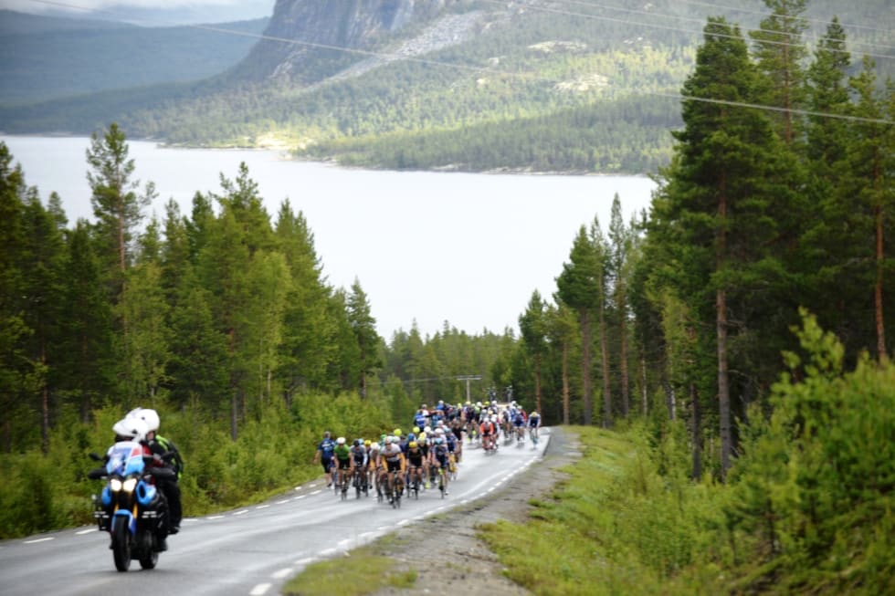 SPEKTAKULÆRT: Tour de Hallingdal byr på noen av landets flotteste veistrekker, rikelig med høydemeter og varierte utfordringer for rytterne. Foto: Kent Murdoch Tour de Hallingdal 2017 stage 2 men sr - Kent Murdoch 1400x933