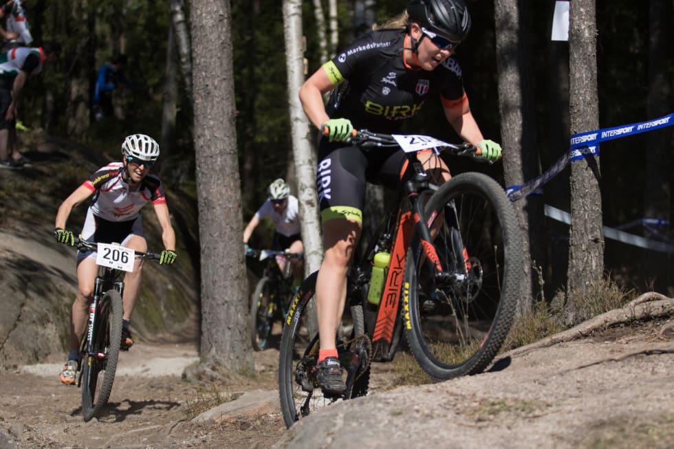 Ingrid Sofie Bøe Jacobsen sykler Grenserittet som siste del av Grenserittet Etappe. Foto: Bengt Ove Sannes Ingrid Sofie Bøe Jacobsen - XCO - Bengt Ove Sannes 1400x933