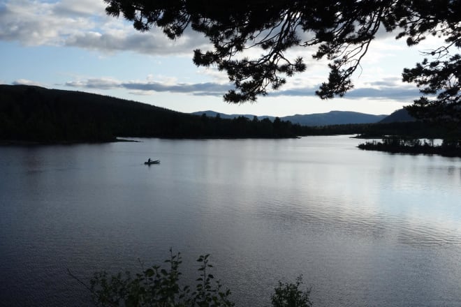 Dokkvatnet ser idyllisk ut på kartet, og er ikke en lang utfordring. I gamledager – altså for tre år siden – ville vi rygget med tanke på hvor nærme veien det er, men i denne sammenhengen er det et stort pluss. Da er det mulig med rask retrett om noe skulle gå skeis.