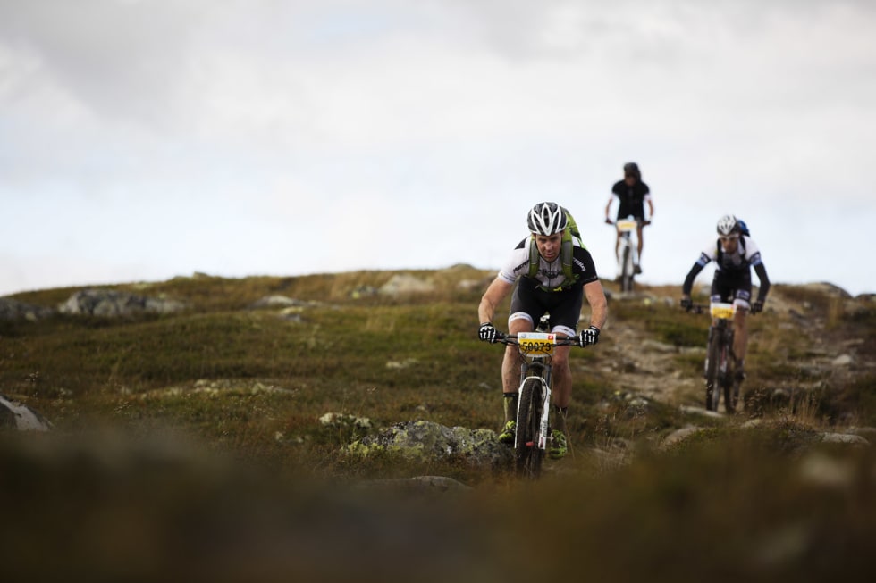 FULL KONSENTRASJON: Martin Haugo løfter blikket på raske fjellstier. (foto: Kristoffer H. Kippernes) _IPP6291
