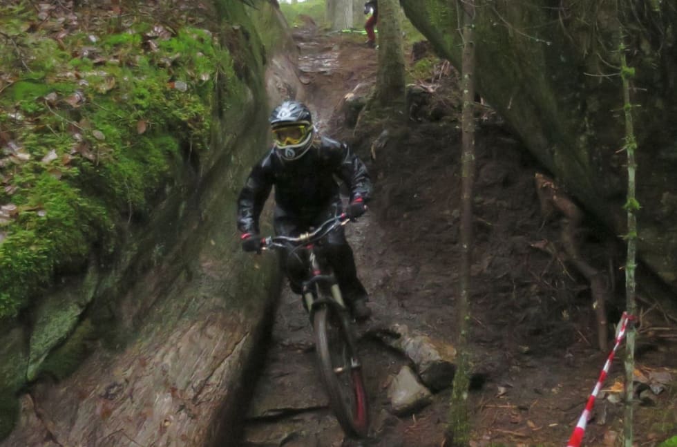 Annika Eriksmoen- Kjerringsåsen DH 2014 - Robert Goodwin 1400x924