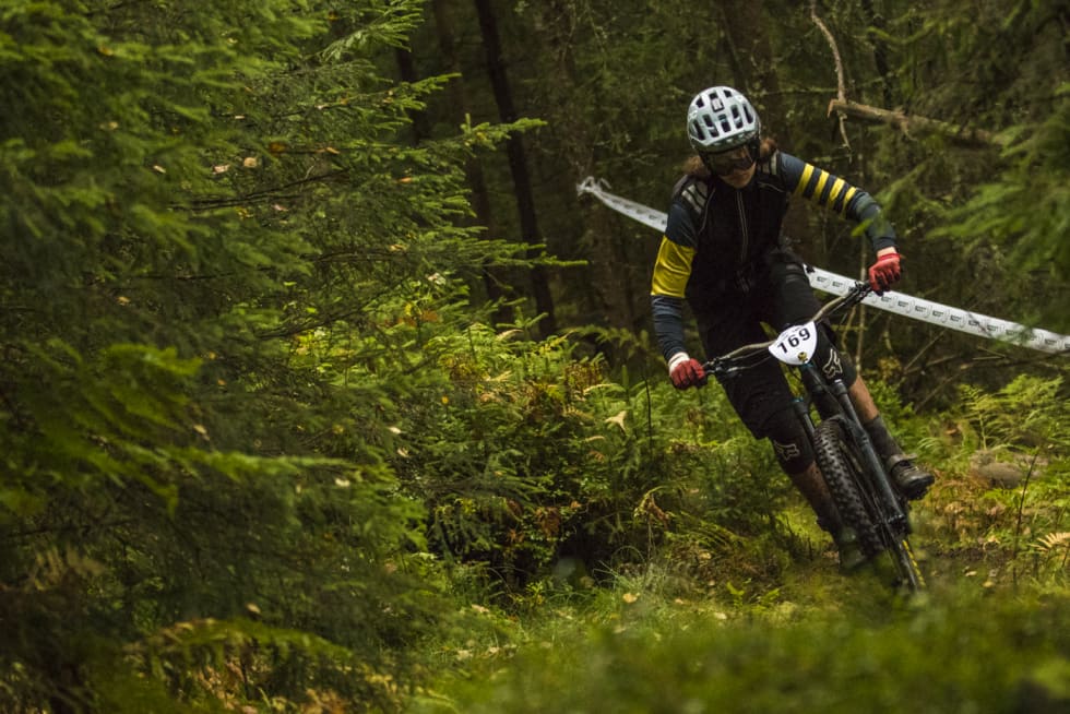 Tobias Sandengen på vei ut av urskogen. Tobias Sandengen