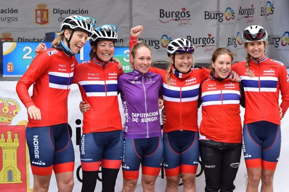 VUELTA A BURGOS: Stine Borgli (midten) vant etapperittet Vuelta á Burgos i Spania i mai. Fra venstre: Julie Solvang, Ingrid Lorvik, Stine Borgli, Emilie Moberg, Marie Flataas og Birgitte Ravndal. Foto: CK Victoria