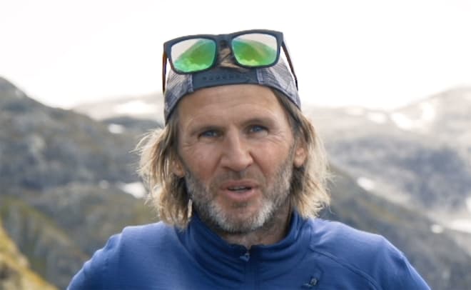 VERDENREKORDHOLDER: Vingedraktflygar Tom Erik Heimen veit at det er ein fin linje mellom himmel og helvete. Han bruker grundig planlegging og trening som metode for å balansere på rett side. Ingen har hoppa like mange basehopp på eitt døgn som han. Foto: Stefan David Witts