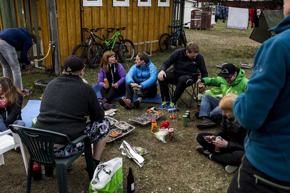SOSIALT: Rolig stemning i campen etter dagens sykling. IMG_5271 copy