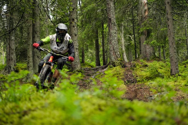 IKKJE BERRE TRYGT: Utforsykling i Bavallen. Foto: Daniel Sapak