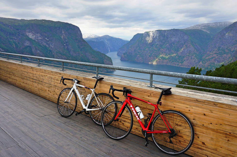 STEGASTEIN: Halvveis opp til Aurlandsfjellet møter man utsiktspunktet Stegastein. Foto: Jonas Orset. STEGASTEIN: Halvveis opp til Aurlandsfjellet møter man utsiktspunktet Stegastein. Foto: Jonas Orset.