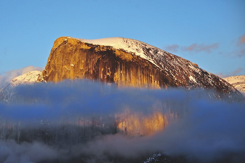 VERTIKAL HVERDAG: Half Dome ble lenge sett på som ubestigelig. Fjellet ligger på østsiden av Yosemite-dalen, og rager mer enn 1444 meter over dalbunnen.
