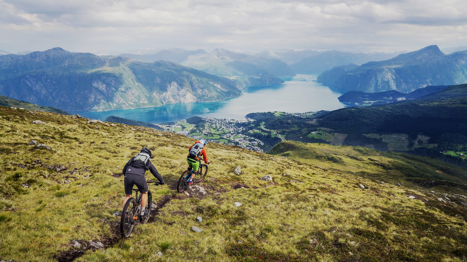 FJORDUTSIKT: Dette er utsikten som har gjort Stranda skisenter verdenskjent. Bilde: Magnus Roaldset Furset