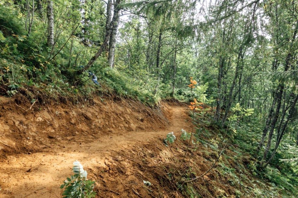 Slik ser en bærekraftig sti ut. Foto: Rekkje stiutvikling NOTS Tromsø stibyggerkurs trail - Foto Rekkje Stiutvikling 1400x933