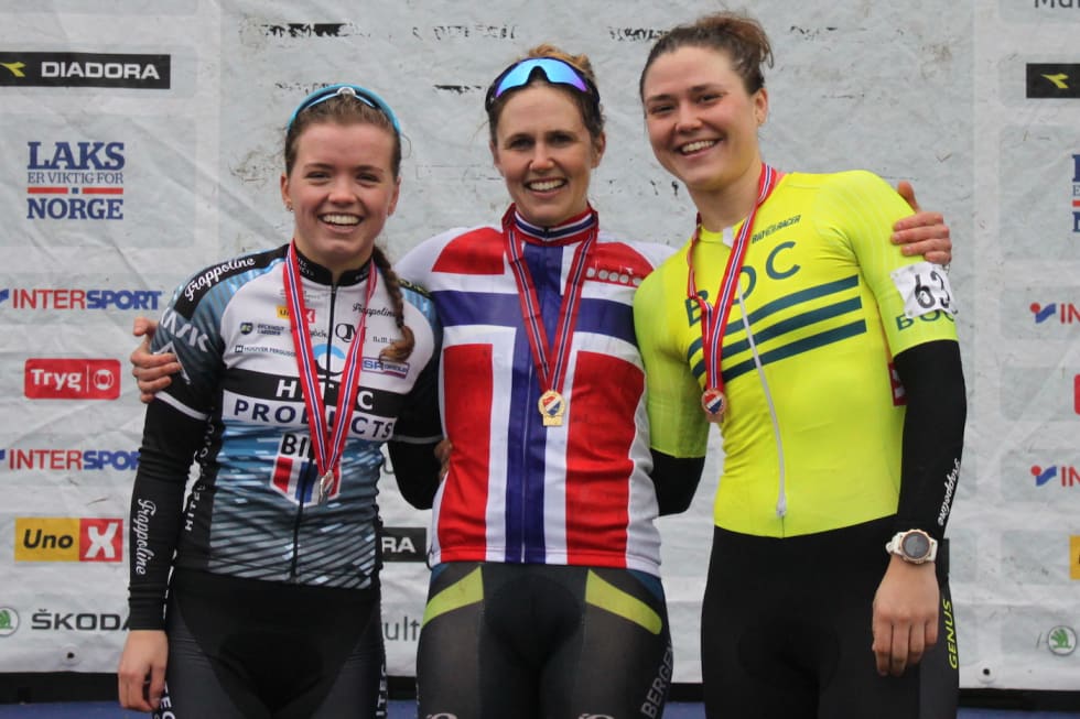 Ingrid Moe tok NM-gullet foran Susanne Andersen på andreplass, mens Line Marie Gulliksen tok bronsemedaljen. Foto: Cato Karbøl
