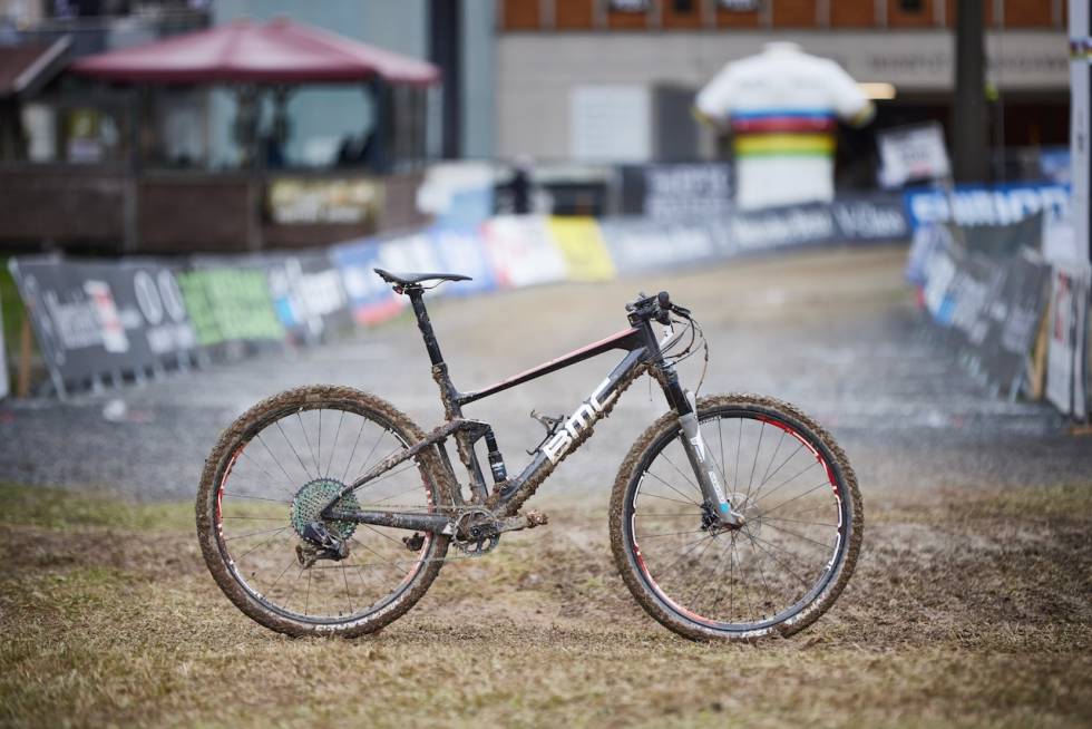 SKITTEN: Etter rittet trengte Sarrous BMC en real vask. Foto Irmo Keizer Jordan Sarrou vinner VM-gull