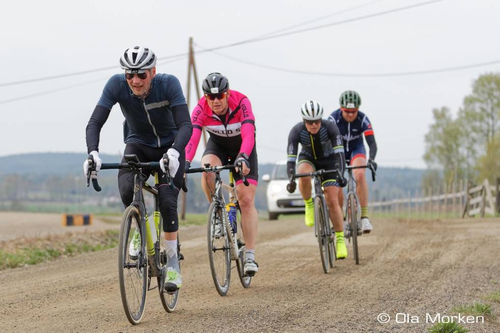 ALDRI ENSOM: Rune sykler gjerne sammen med andre men liker også å sykle alene og trives i sitt eget selskap. Foto: Ola Morken Landeveisykling er bra trening for hodet og kropp
