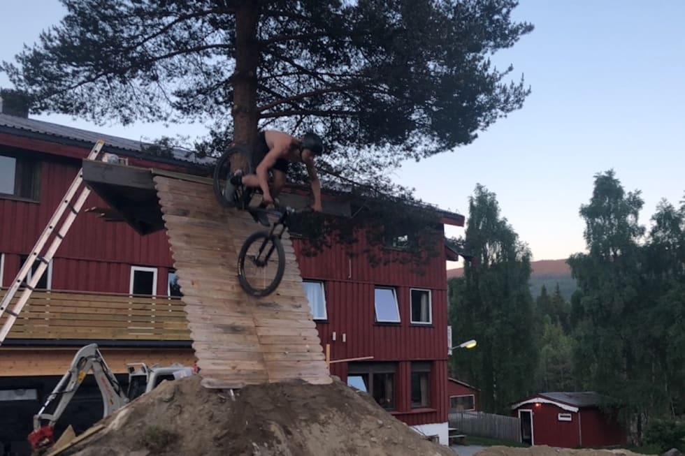Sykkelparken på Torpo Gjestegård nærmer seg ferdig. Foto: Christina Winther Bike Park Torpo Gjestegård - Christina Winther 1400x933