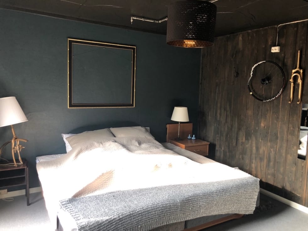 Christina Winther har lagt mye i detaljene for at syklistene skal føle seg hjemme på Torpo Gjestegård. Foto: Christina Winther Gjesterom 7 Torpo Gjestegård - Christina Winther 1200x