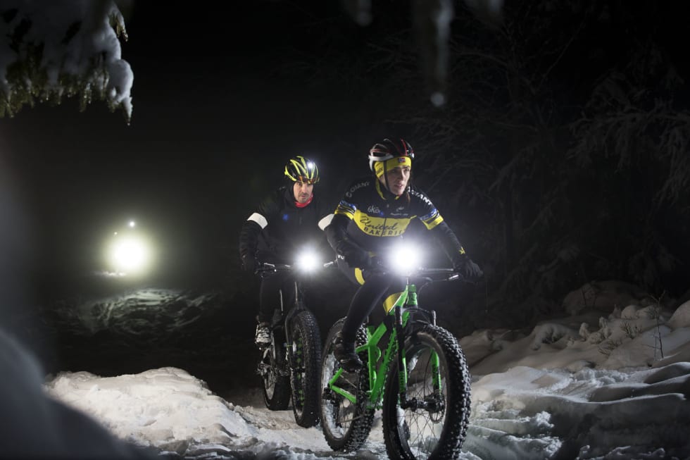 BLÅ EKSTRA: Team Terrengsykkel trosset nydelig langrennsføre og dro på sykkelspesfikk treningstur i Nordmarka. Foto: Kristoffer H. Kippernes _IPP9110