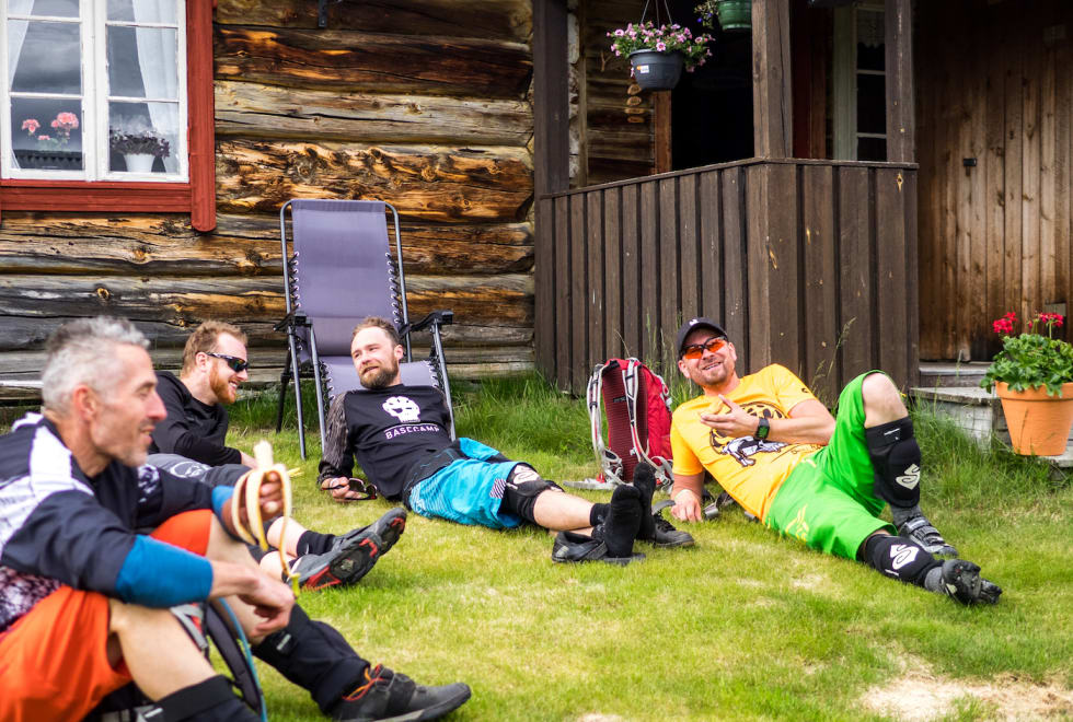 Den ene av turene som arrangeres i sommer, vil ha med egen kokk som byr på unike menyer basert på lokale tradisjoner og råvarer. Foto: Audun Lutnæs Fra seter til spa. Guidede stisykkelturer i Alvdal Audun Lutnæs 1400x933