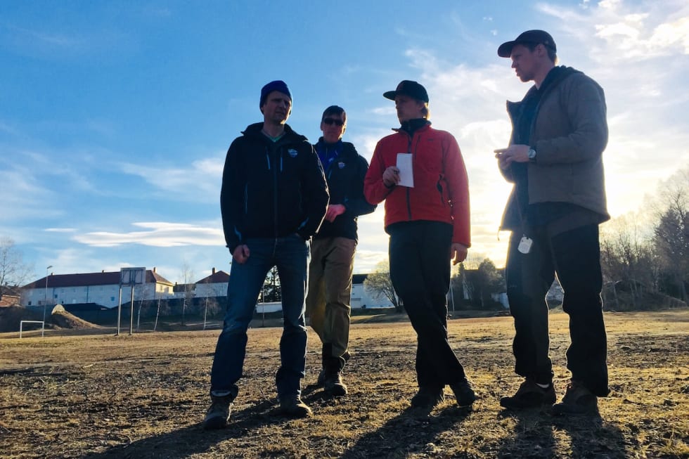Dette er løkka som skal pusses opp: (Fra venstre) Robin Bråtveit og Ola Resell, begge fra TVK, Kristian Ertnes og Roald Eidsheim, begge fra Rekkje. Foto: Vegard Blakstad Robin Bråtveit og Ola Resell, begge fra TVK, Kristian Ertnes og Roald Eidsheim, begge fra Rekkje. Foto: Vegard Blakstad 1400x933