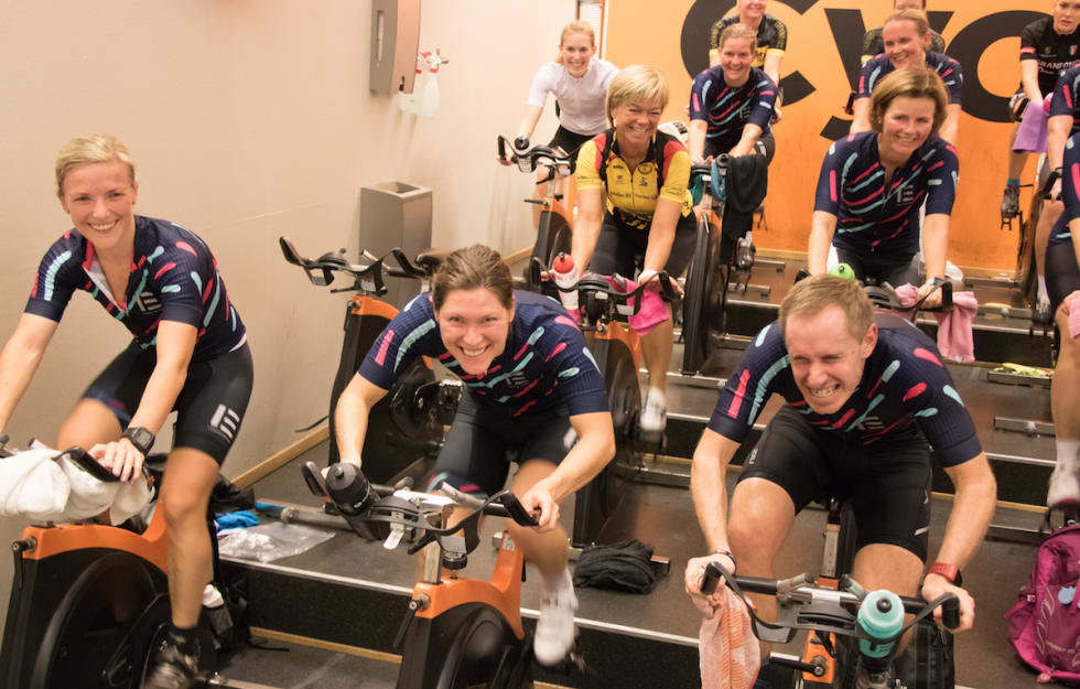 FELLESTRENING: Oppstartsamlingen forrige helg var bare starten. Slike samlinger blir det flere av framover vinteren. Foto: Ladies Edition Mads Kaggestad Heidi Sandsto spinning Oct 21 2017 - Foto Ladies Edition 1200x765