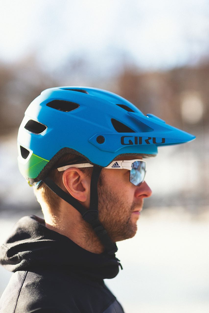 DEKKER GODT: Giro Chronicle går godt ned i bakhodet og ligger lavt over ørene.