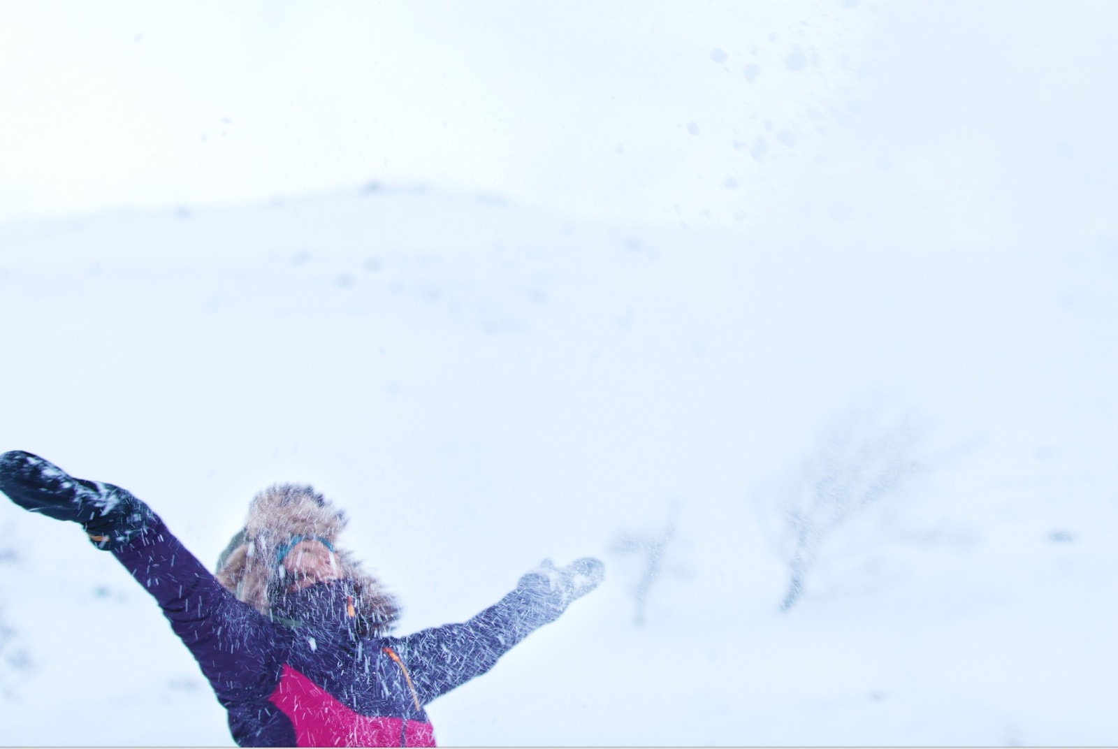 DIGGER UTELIVET: Det startet med flere sesonger i Alpene, etter det kom hun stadig tilbake til snøkledde fjell. Nå er det Tromsø som gjelder. Foto: Anna Lovehed