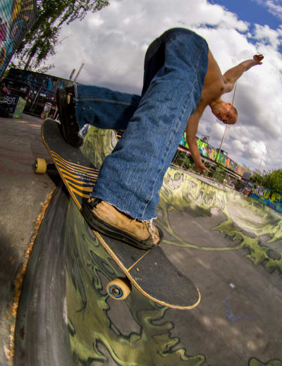 SKATE: Eirik liker å skyte med pil og bue og skate. Foto: Mats Georg Søfting