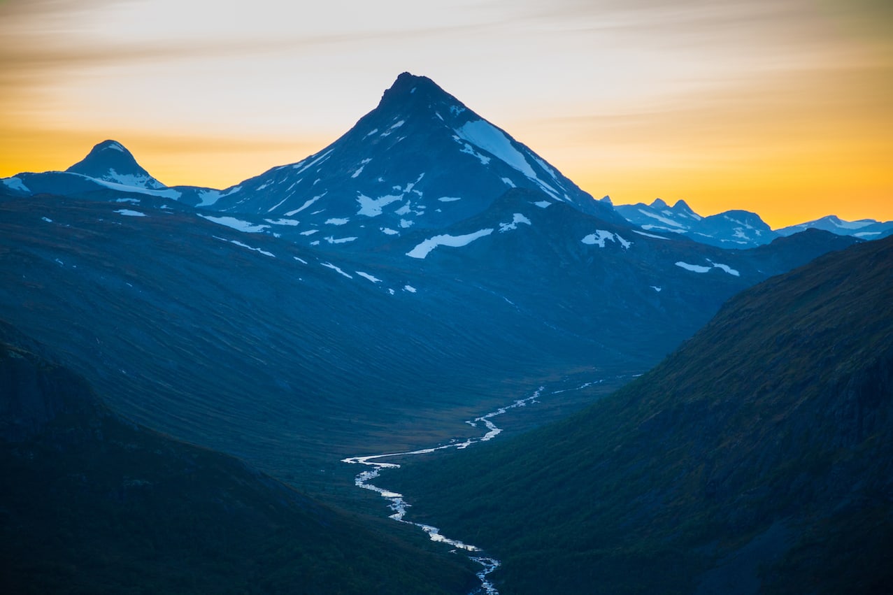 SOMMER I JOTUNHEIMEN: På dager som dette, finnes ingen finere sted å være enn i fjellet. Foto: Morten Helgesen