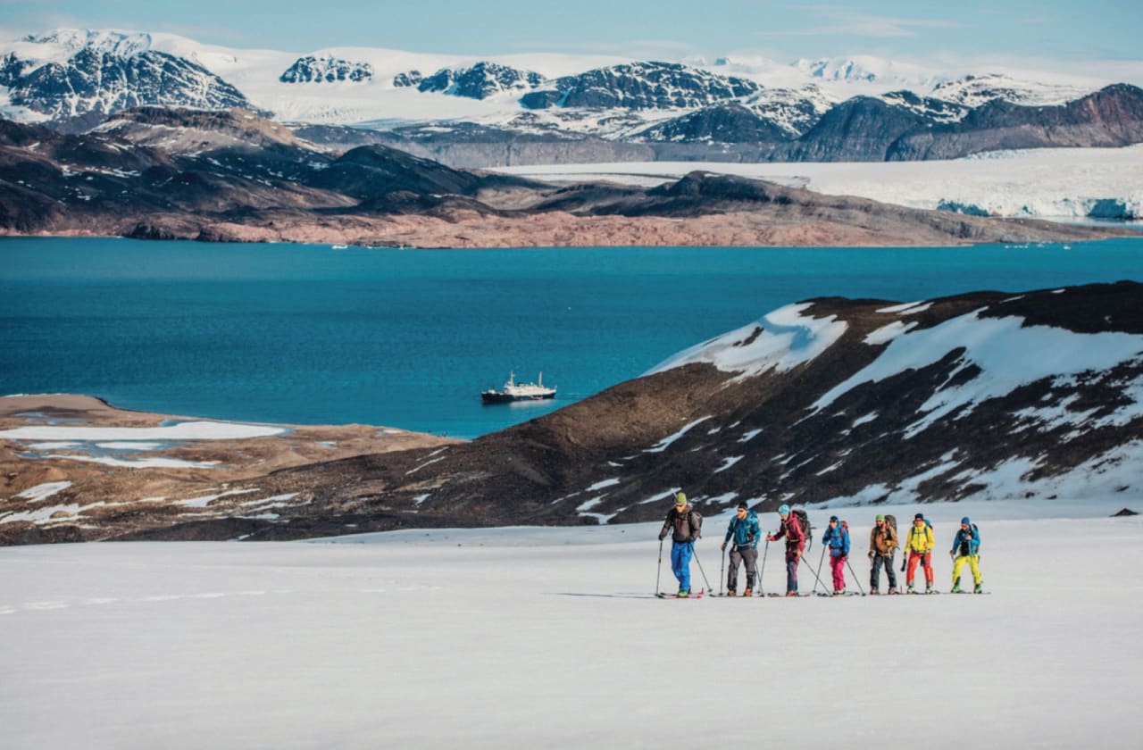 FJÆRA: Å gå fra fjord til fjell gir en egen opplevelse av toppturene. Foto: Bård Basberg
