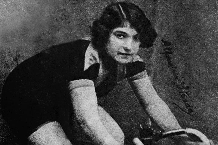 POPULÆR: Alfonsina Strada gjorde sitt til at Giro d'Italia ble et populært ritt. Foto: RCS Archives. POPULÆR: Alfonsina Strada gjorde sitt til at Giro d'Italia ble et populært ritt. Foto: RCS Archives.