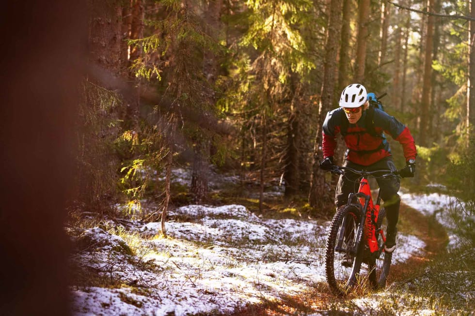 I KLATRING: Med Specialized Levo i Shuttle-modus kan du holder over 20 km/t også i middels tekniske klatringer som her på Bjønnåsen i Trysil.