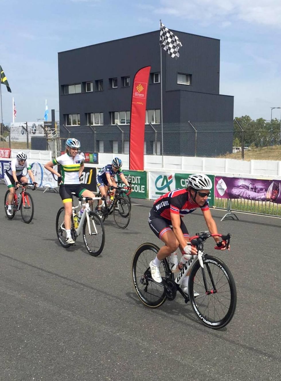 BRONSE: Kristin Falck syklet inn til tredjeplass på fellesstarten i klassen 45-49 år. Foto: Chris Becker Kristin Falck - Albi fellesstart masters VM 2017 - Foto Chris Becker 1000x1357