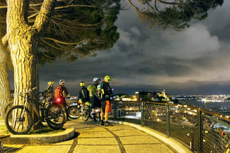 Kveldstur i Lisboa er en av utfluktene på programmet. Foto: Arrangøren Portugal urban trail - 1400x933