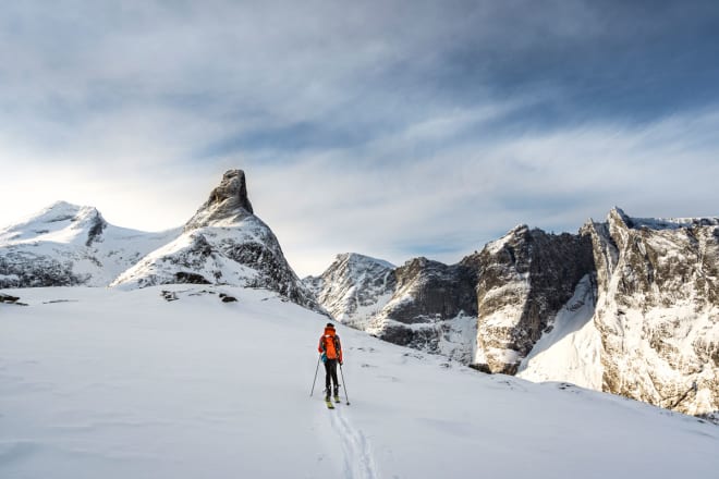 NORDVEGGEN I SIKTE: Romsdalshorns klassiske nordside venter. Foto: Sindre Kolbjørnsgard