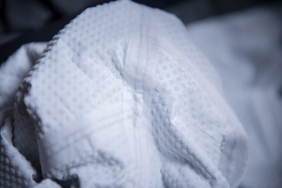 BRA: De tapede sømmene holder vannet ute. Legg merke til nuppene, som holder jakken litt unna kroppen. Dette gir både et isolerende luftlag, samt unngår at det kan bli klamt.