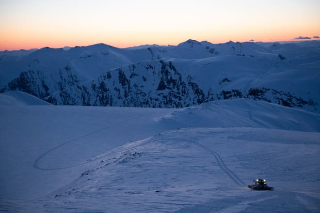 BELTEVOGN: Catskiing er for så vidt ikke noe nytt i Norge, men nå slipper skisentrene å omgå regelverket såfremt de har tillatelsene i orden. Stryn sommerskisenter er først ute. Foto: Anki Grøthe