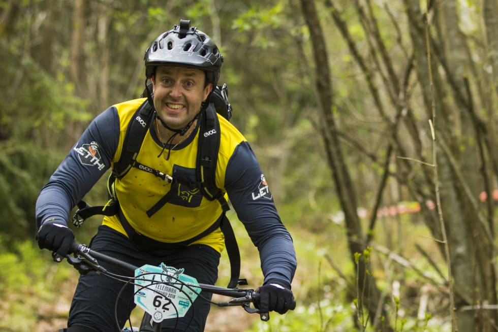 Stian Carlsen smilte hele veien under Telemark Enduro 2018. Foto: Per-Eivind Syvertsen